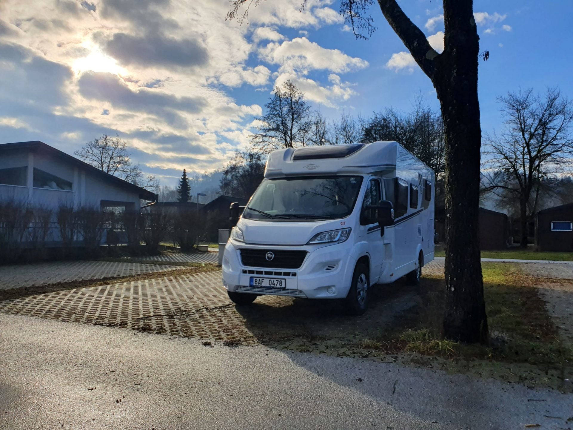 Polointegrál Carado T448