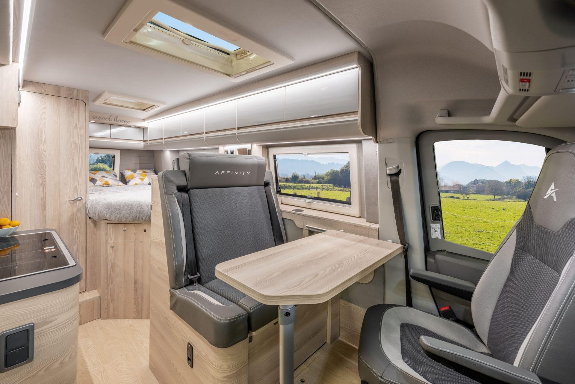 Affinity M - interiér