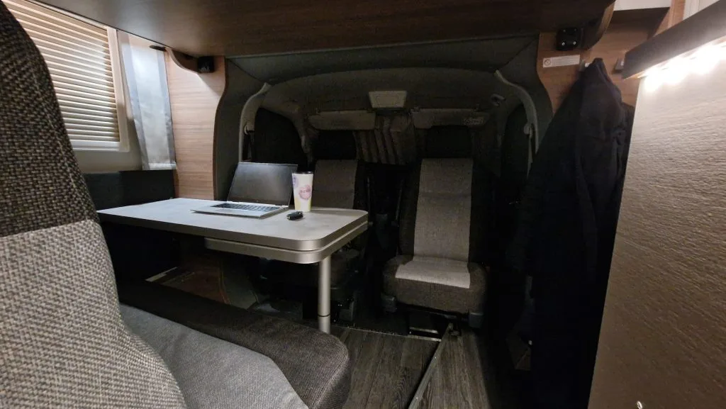 Přední salón vozu Knaus Tourer Van 500MQ