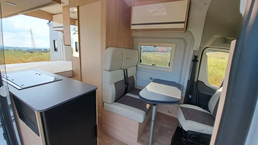 Interiér vozu Giottiline GiottiVan 60FT
