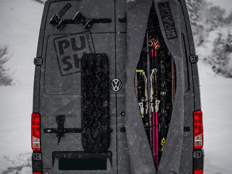 PUSHrack SNOWbag - netradiční nosič na lyže